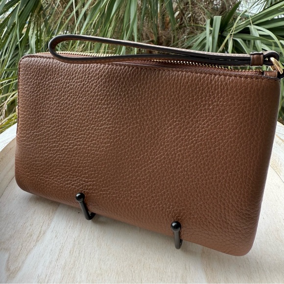 Coach NWT Women's Double Zip Wallet in Signature Canvas - Picture 5 of 10